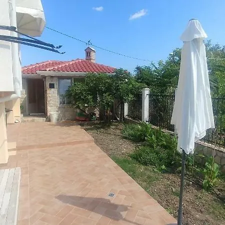 The Stone House Warna